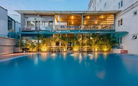 Khách Sạn Holiday Hotel 3*